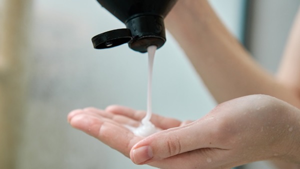 utiliser-shampoing-bouteille